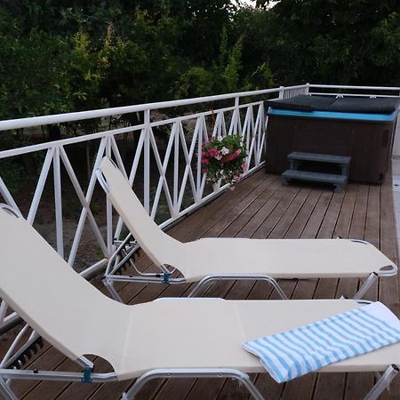 Luxury Fani House Next To Harbor Area With Jacuzzi Apartment Paphos Ngoại thất bức ảnh