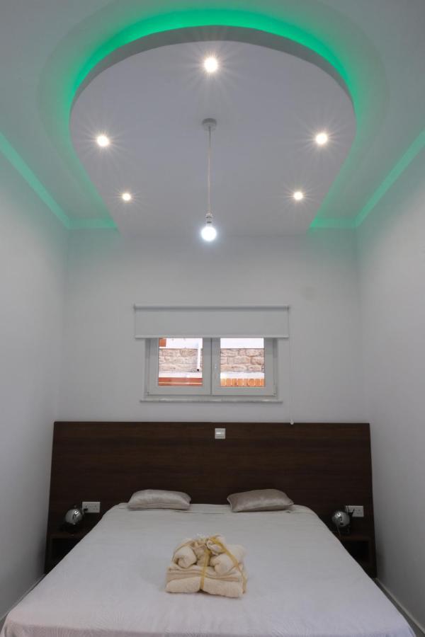 Luxury Fani House Next To Harbor Area With Jacuzzi Apartment Paphos Ngoại thất bức ảnh