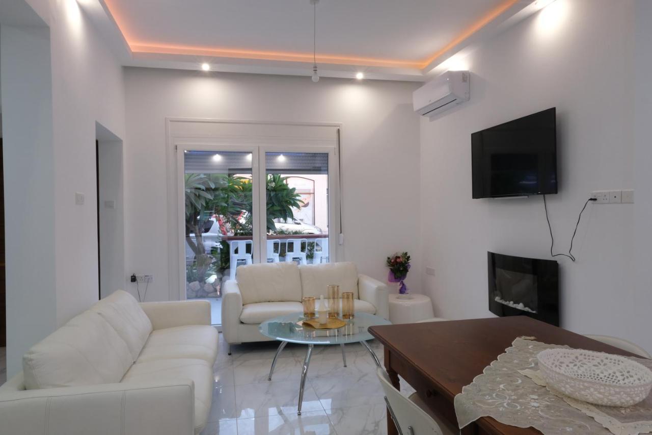 Luxury Fani House Next To Harbor Area With Jacuzzi Apartment Paphos Ngoại thất bức ảnh